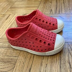 Native Jefferson Child Water Shoes in Red Size C6